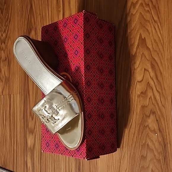 Tory Burch Everly Block Heel - Picture 9 of 12
